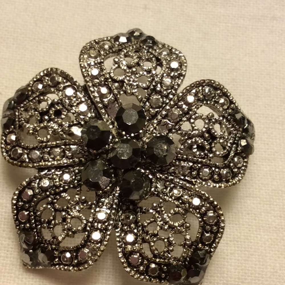 Flower Brooch - Picture 5 of 5